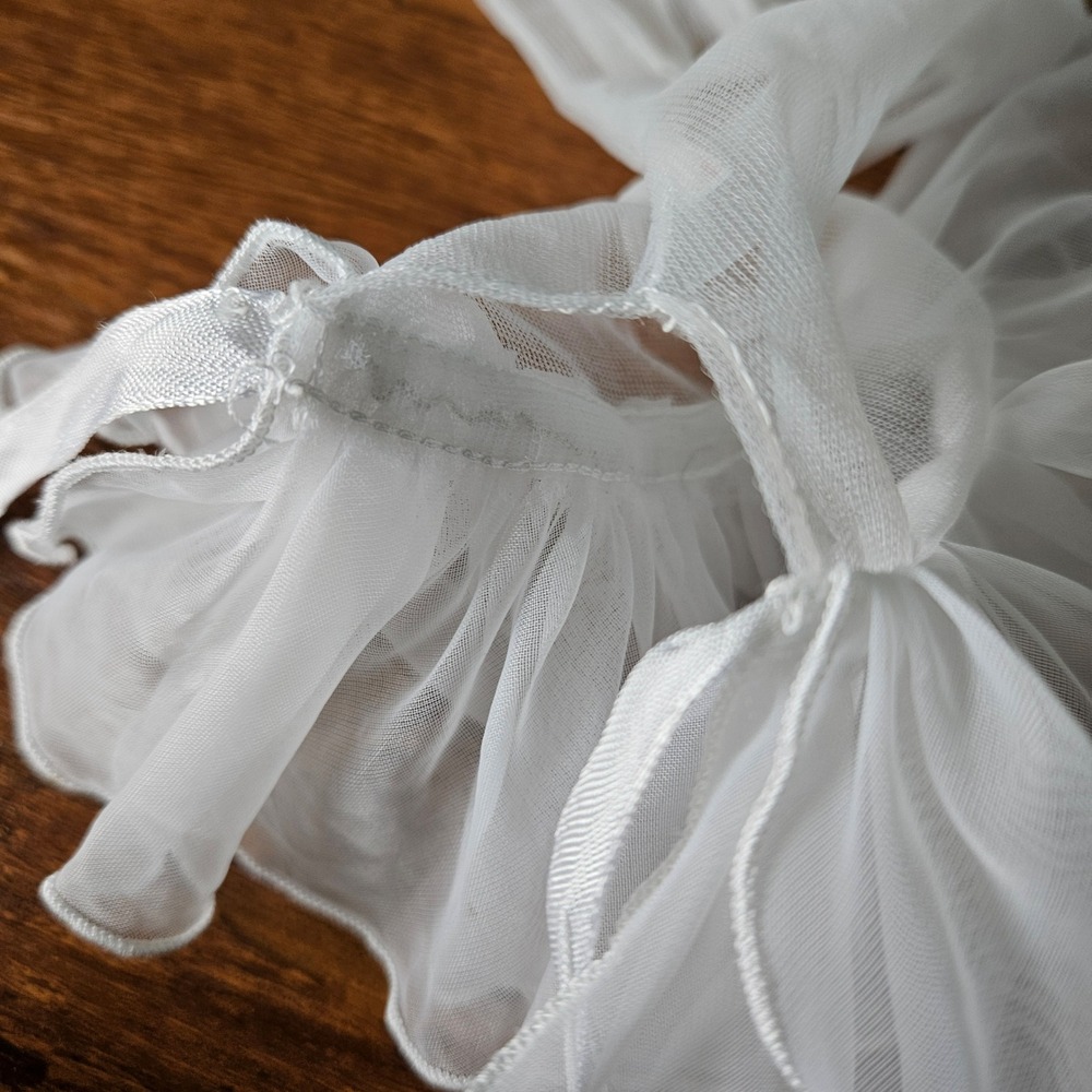 White Sheer Mesh Ruffle Cuff Gloves Bridal Wedding Coquette Ribbon Wrist Short - Picture 5 of 5